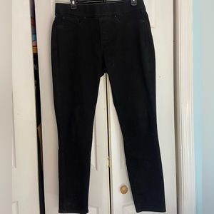 Levi Pull-On Skinny Jean Black